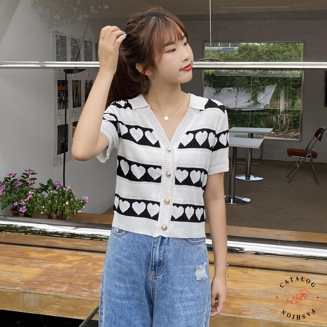 ꕥCatalog Fashionꕥ เสื้อไหมพรมแขนสั้นคอปก แต่งกระดุมมุก ลายหัวใจ สีทูโทน ...