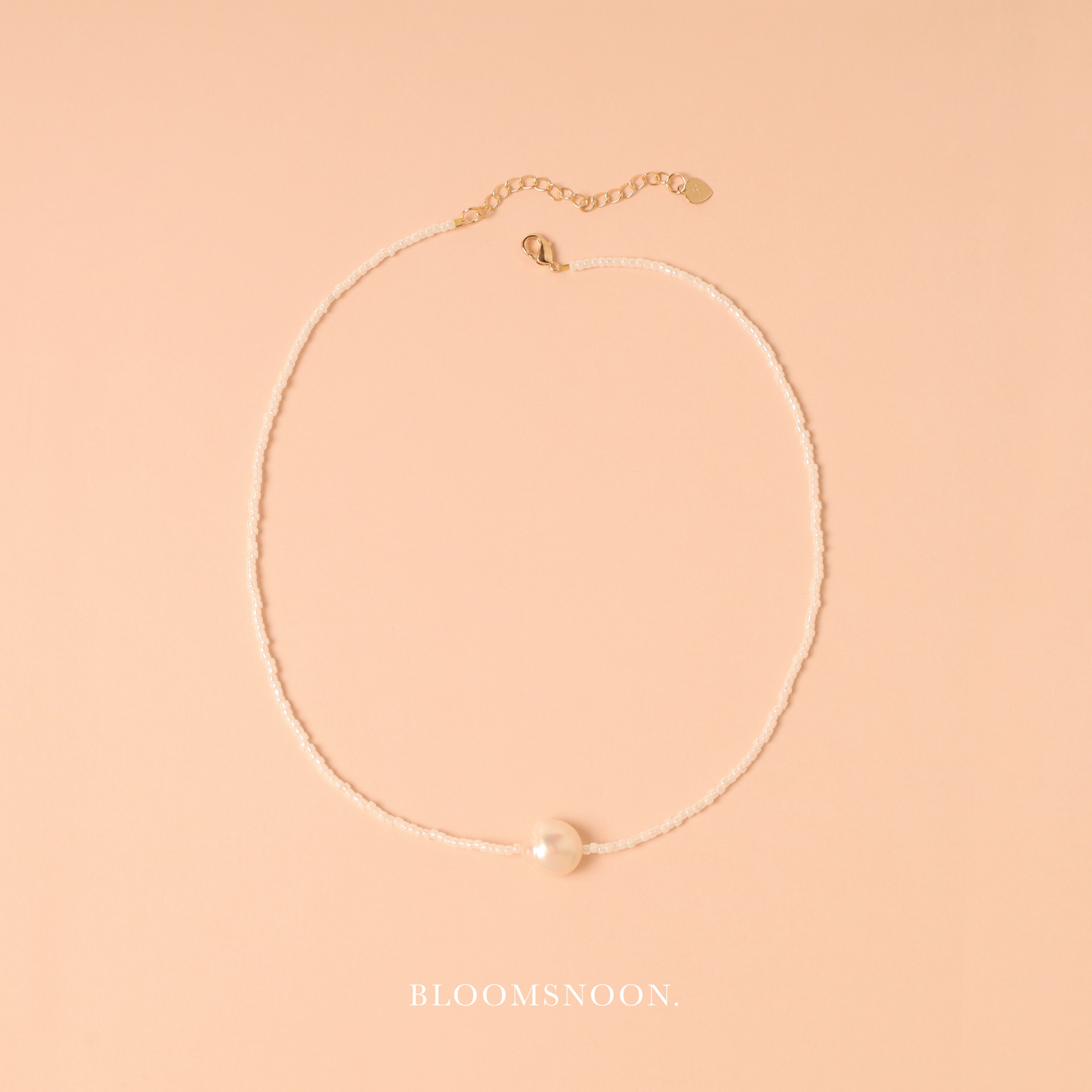 Bloomsnoon สร้อยคอลูกปัด Dahlia Necklace White