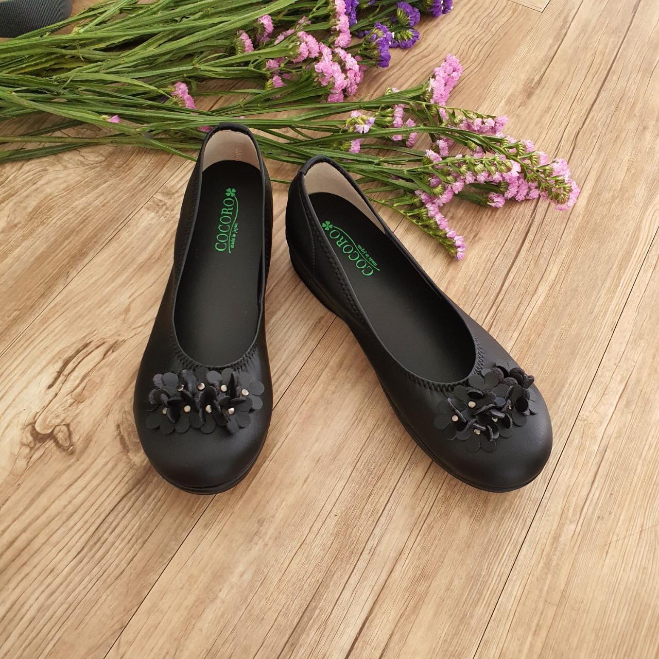 Cocoro Mochi Floral Black รองเท้าสุขภาพ รองเท้าผู้หญิง น้ำหนักเบาพื้นโมจิ รองรับแรงกระแทกจากการเดินได้ดี