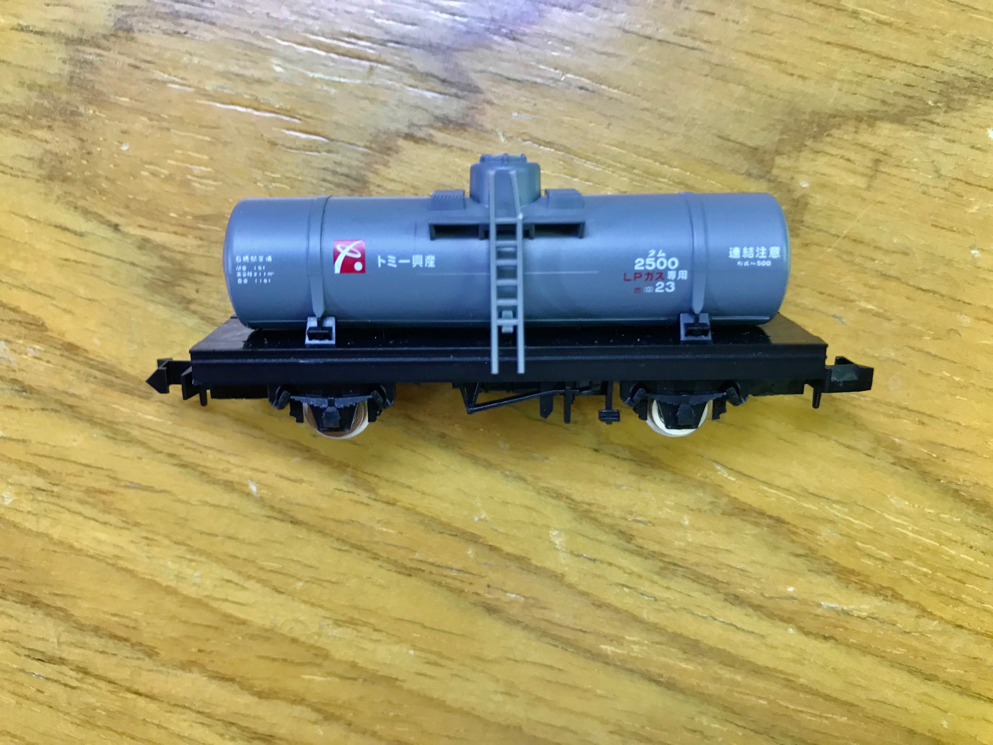 Brand New N Scale Tomix Tank Wagon No 2747