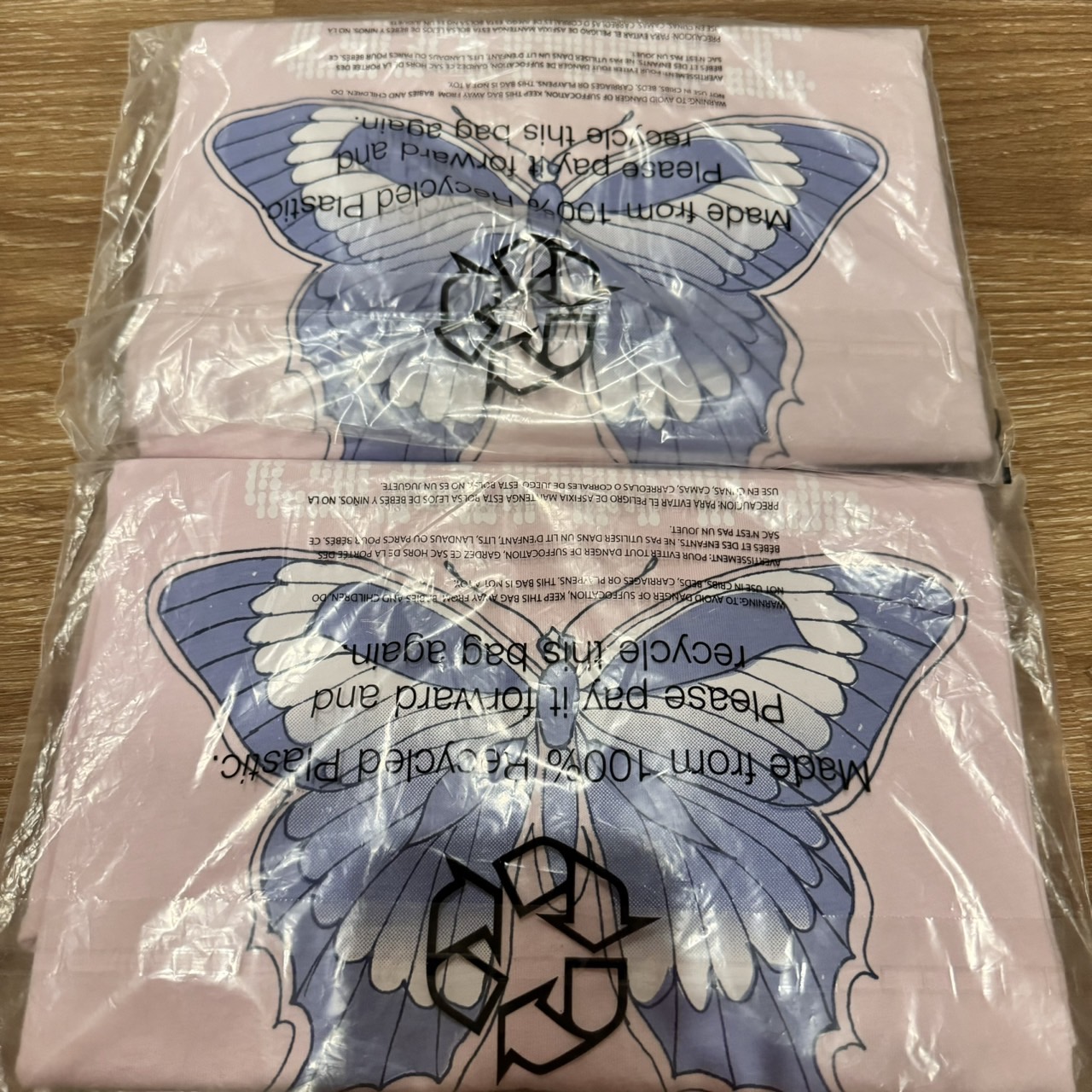 Ganni เสื้อยืดสีชมพู ลายผีเสื้อ รุ่น Women's Butterfly Print