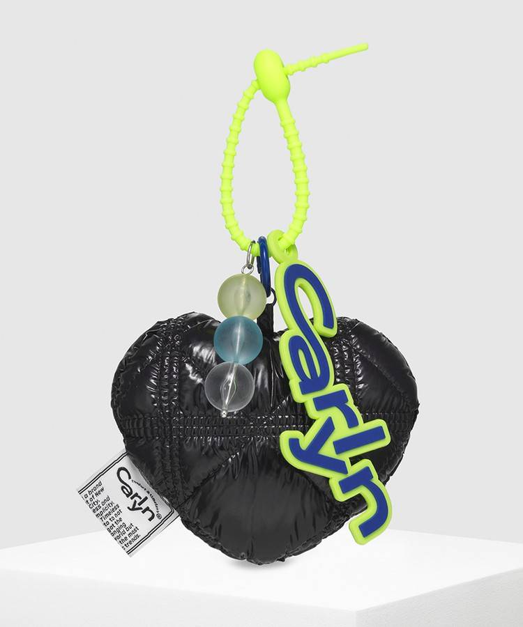 สินค้าของแท้100% พร้อมส่ง] Carlyn Cotton heart bag charm