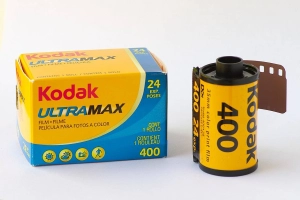 ภาพหน้าปกสินค้าexpire 2022 Kodak ULTRAMAX 400 Negative Film 135 ฟิล์ม,ฟิล์มสี,ฟิล์มถ่ายรูป ซึ่งคุณอาจชอบราคาและรีวิวของสินค้านี้