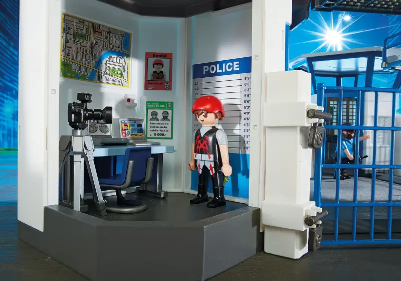 ภาพสินค้าPlaymobil 6919 City Action Police Headquarters with Prison Figure เพลย์โมบิล ซิตี้แอคชั่น สำนักงานตำรวจ และเรือนจำ จากร้าน Playmobil บน Lazada ภาพที่ 4