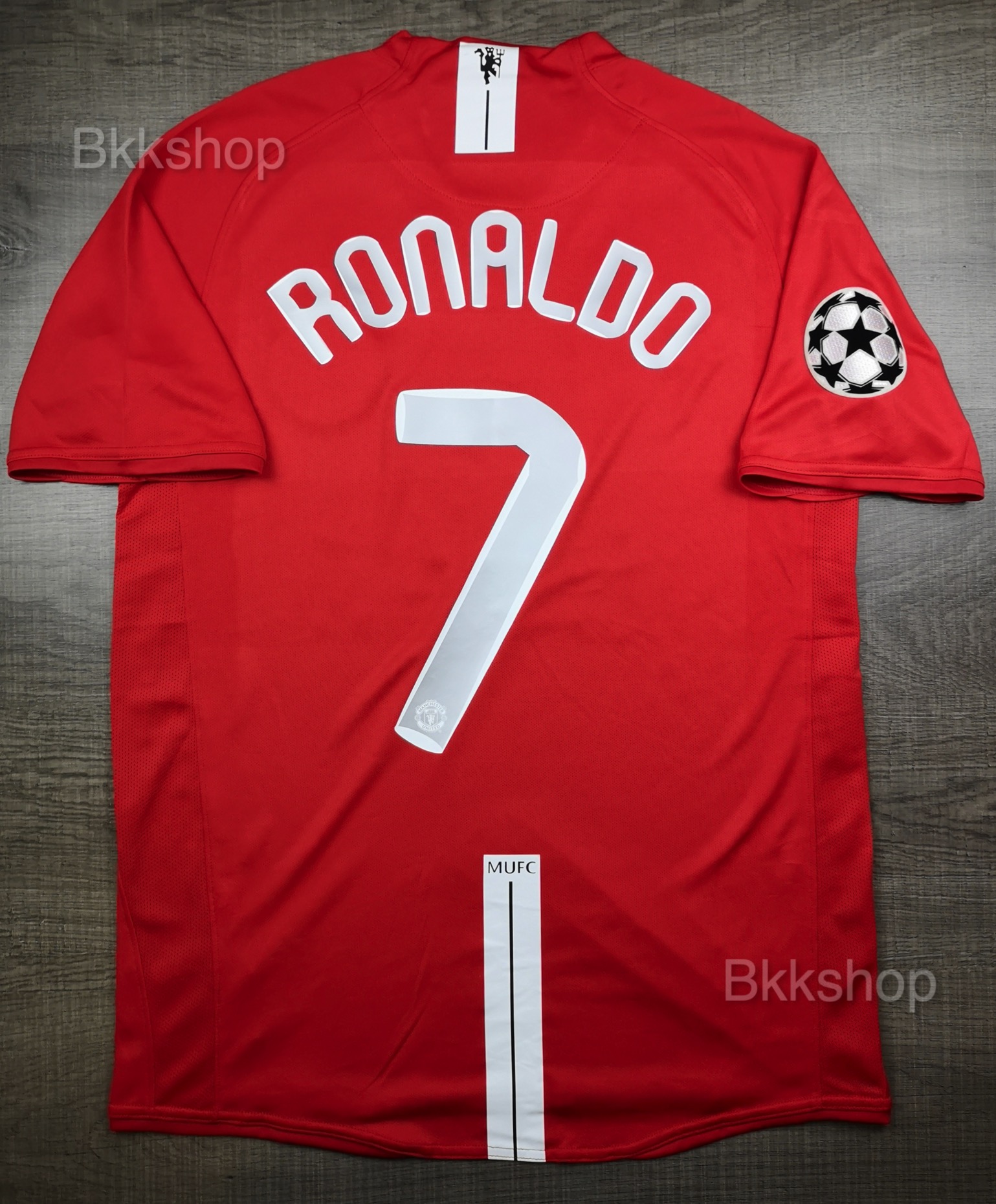 เสื้อบอล ย้อนยุค แมนยู เหย้า 2008-2009 Retro Manchester United Home พร้อมเบอร์ชื่อ 7 Ronaldo และอาร์มแชมเปี้ยนลีค