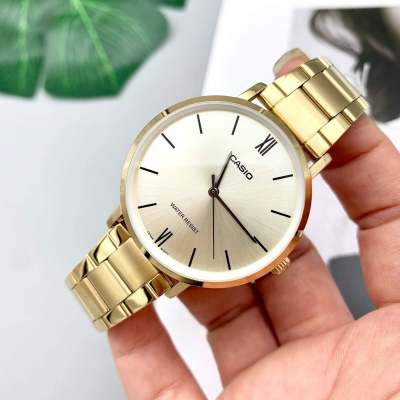 ดูภาพ นาฬิกา Casio รุ่น LTP-VT01G-9B นาฬิกาผู้หญิงสายสแตนเลสสีทอง หน้าปัดทอง - มั่นใจ ของแท้ 100% รับประกันสินค้า 1ปีเต็ม <br/>เพิ่มเติม นาฬิกา Casio รุ่น LTP-VT01G-9B นาฬิกาผู้หญิงสายสแตนเลสสีทอง หน้าปัดทอง - มั่นใจ ของแท้ 100% รับประกันสินค้า 1ปีเต็ม