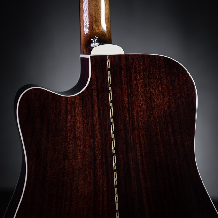 Guild D-150CE กีตาร์โปร่งไฟฟ้ารุ่น All Solid (Sitka Spruce / Rosewood) พร้อมกระเป๋าเกรดพรีเมี่ยม