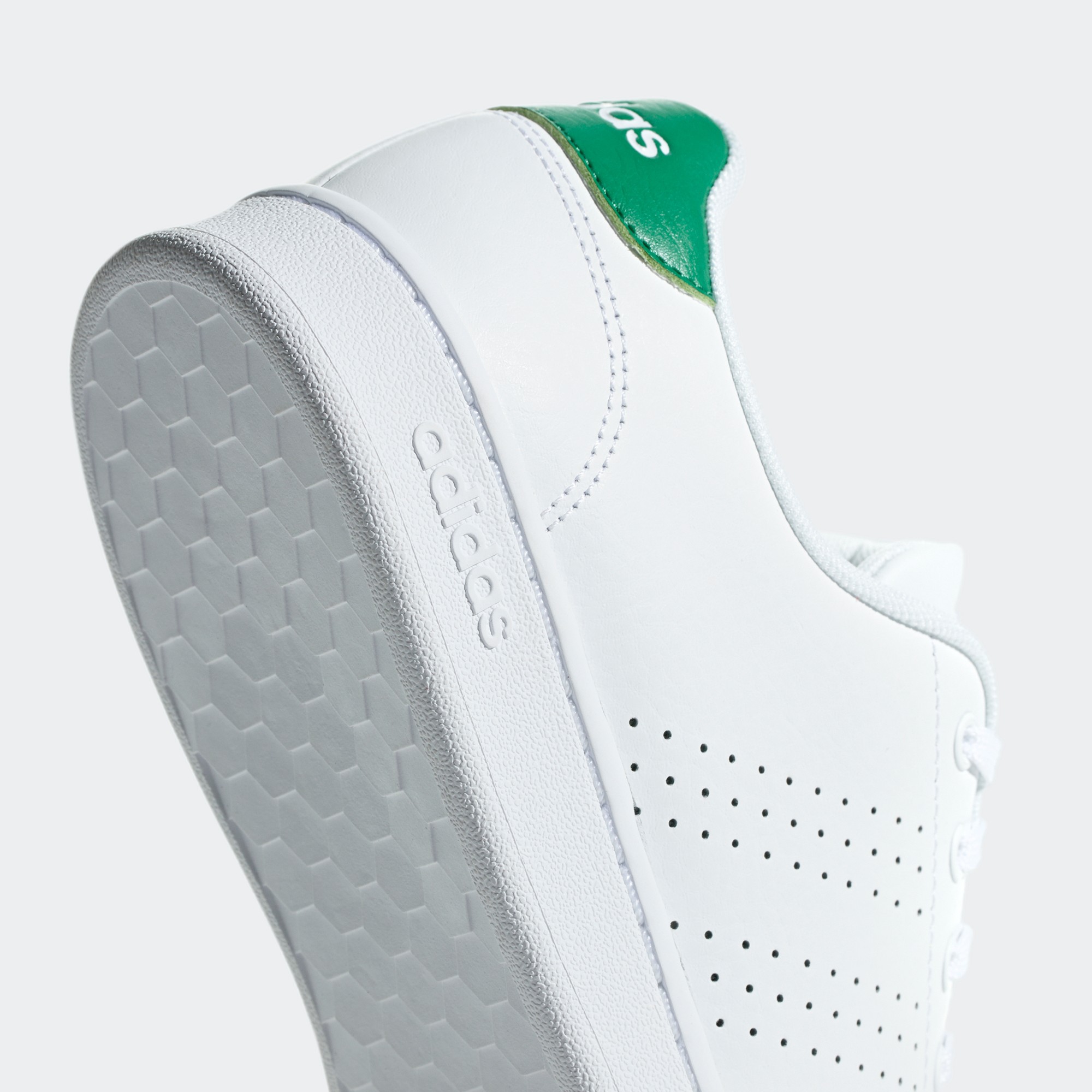 adidas TENNIS รองเท้า Advantage ผู้ชาย สีขาว F36424