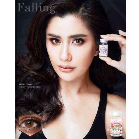 Sweety plus คอนแทคเลนส์ บิ๊กอาย [ แบบแฟชั่น สายตาปกติ ] ลาย Falling brown สีน้ำตาล ( 1 คู่ ) พร้อมแถมตลับใส่เลนส์ beauty eyes