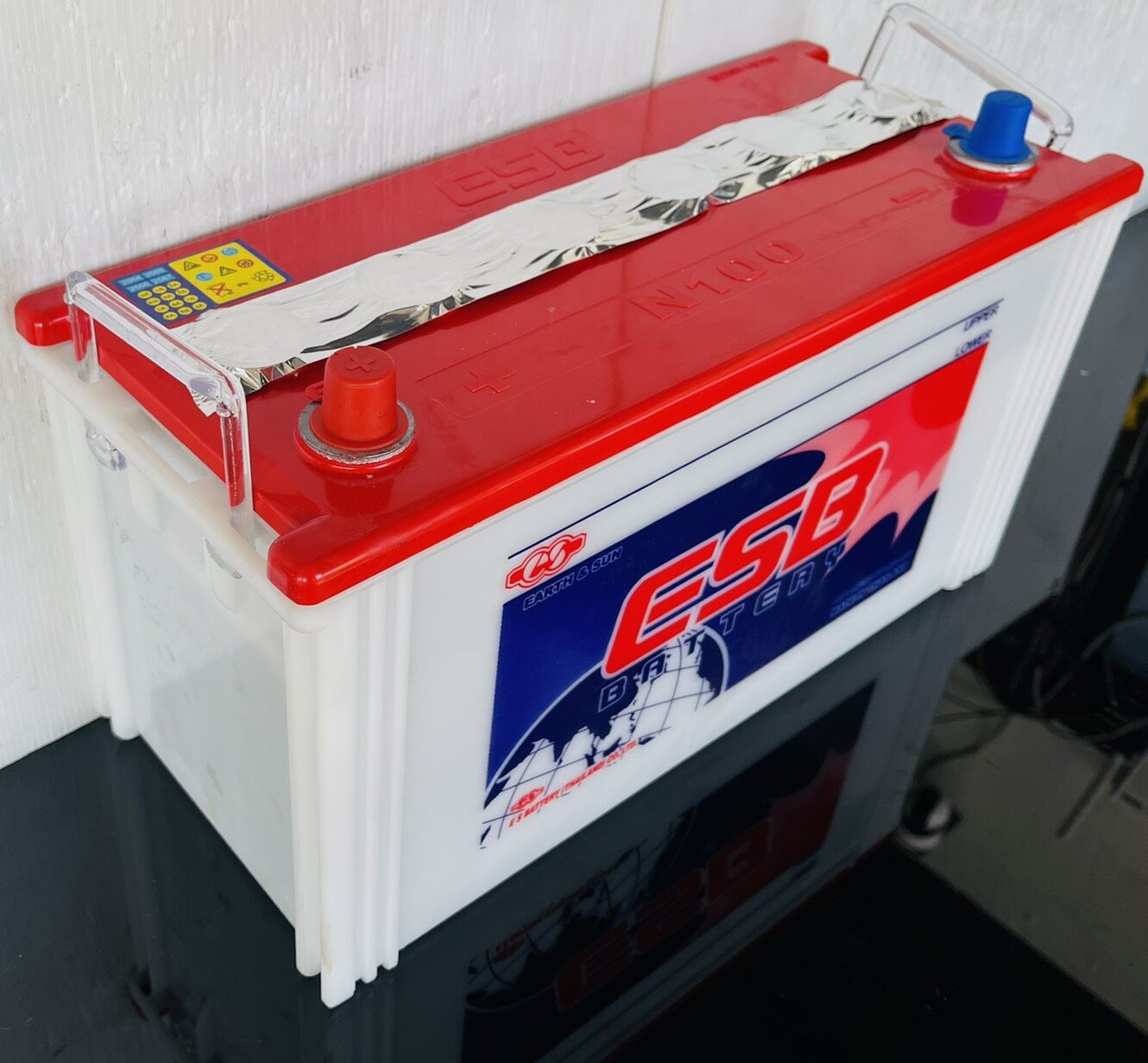 แบตเตอรี่ ESB ขนาด N100 ไฟ12V100แอมป์ แผ่นเต็ม (ยังไม่ได้เติมน้ำกรด) ลูกค้าต้องเติมน้ำกรดและชาร์จไฟก่อนใช้งาน รับประกันโดย Siam Battery