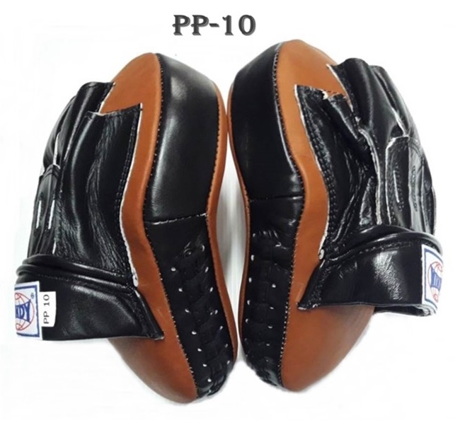 Windy focus mitts PP-10 ฺBrown Black for Training genuine leather Muay Thai MMA K1 เป้ามือวินดี้ แบบโค้ง สีน้ำตาล -ดำ หนังแท้ สำหรับเทรนเนอร์ ในการฝึกซ้อมนักมวย