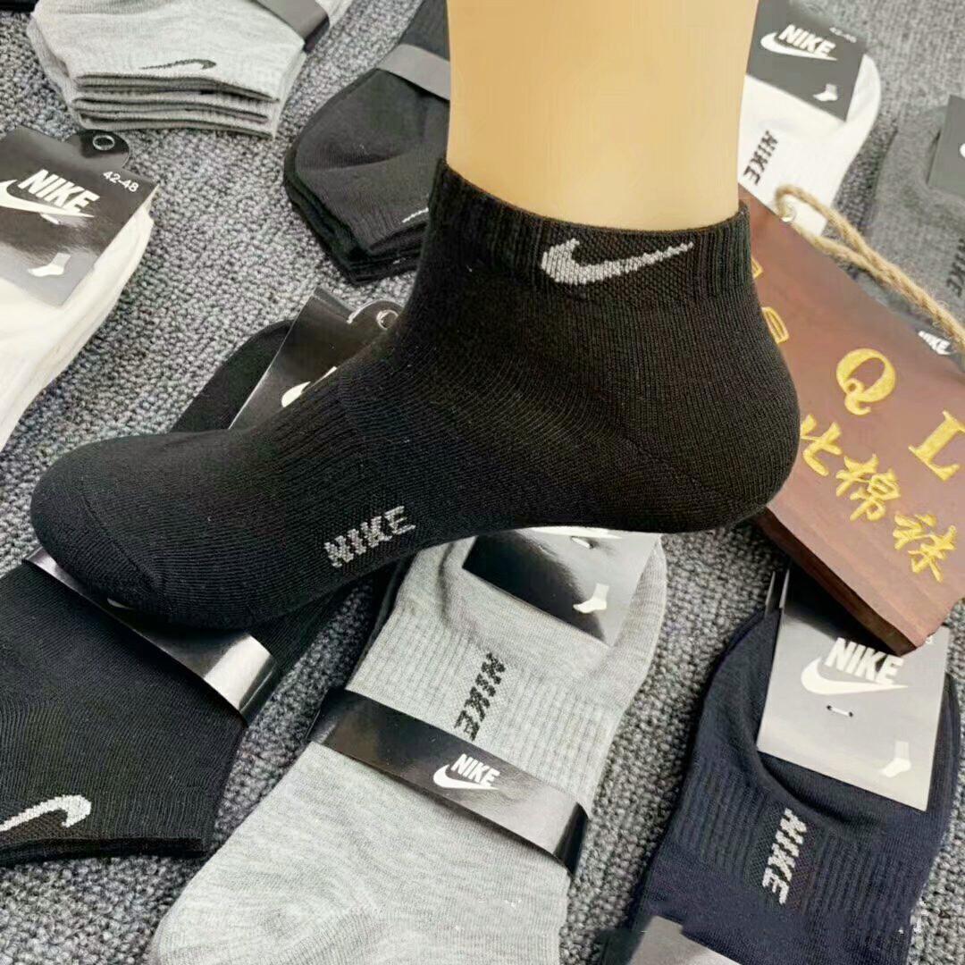 Nike Unisex Sports Comfortable Socks ถุงเท้ากีฬาแฟชั่นnike