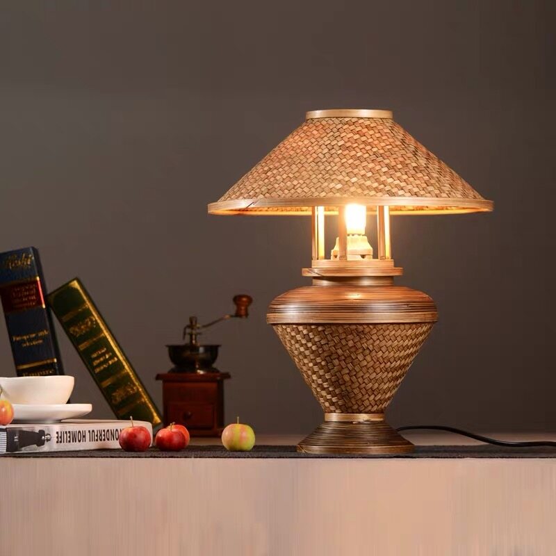 Bamboo lamp โคมไฟตั้งโต๊ะ โคมไฟไม้ไผ่มีหมวก โคมไฟหัวเตียง โคมไฟเสื่อสาน โคมไฟตกแต่งบ้าน โคมไฟโรงแรม โคมไฟรีสอร์ท จัดส่งฟรี