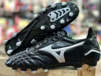 รองเท้าฟุตบอล mizuno หนังวัวแท้ (สีดำแทบขาว)