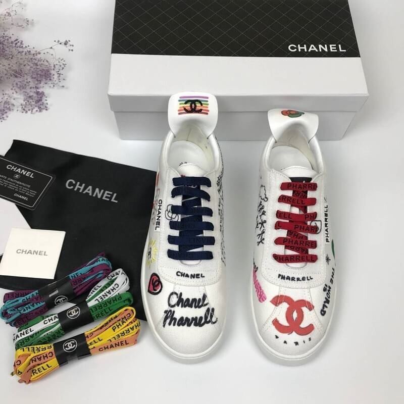 รองเท้าผ้าใบผู้หญิง Chanel x Pharrell Limit Edition Sneakers
