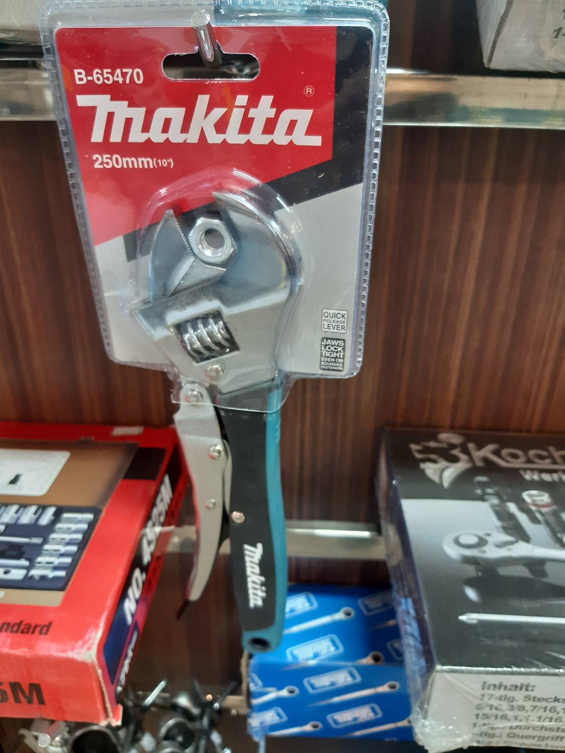 ประแจเลื่อนแบบล็อก ชุบขาวปัดเงา (Locking Adjustable Wrench) ยี่ห้อ