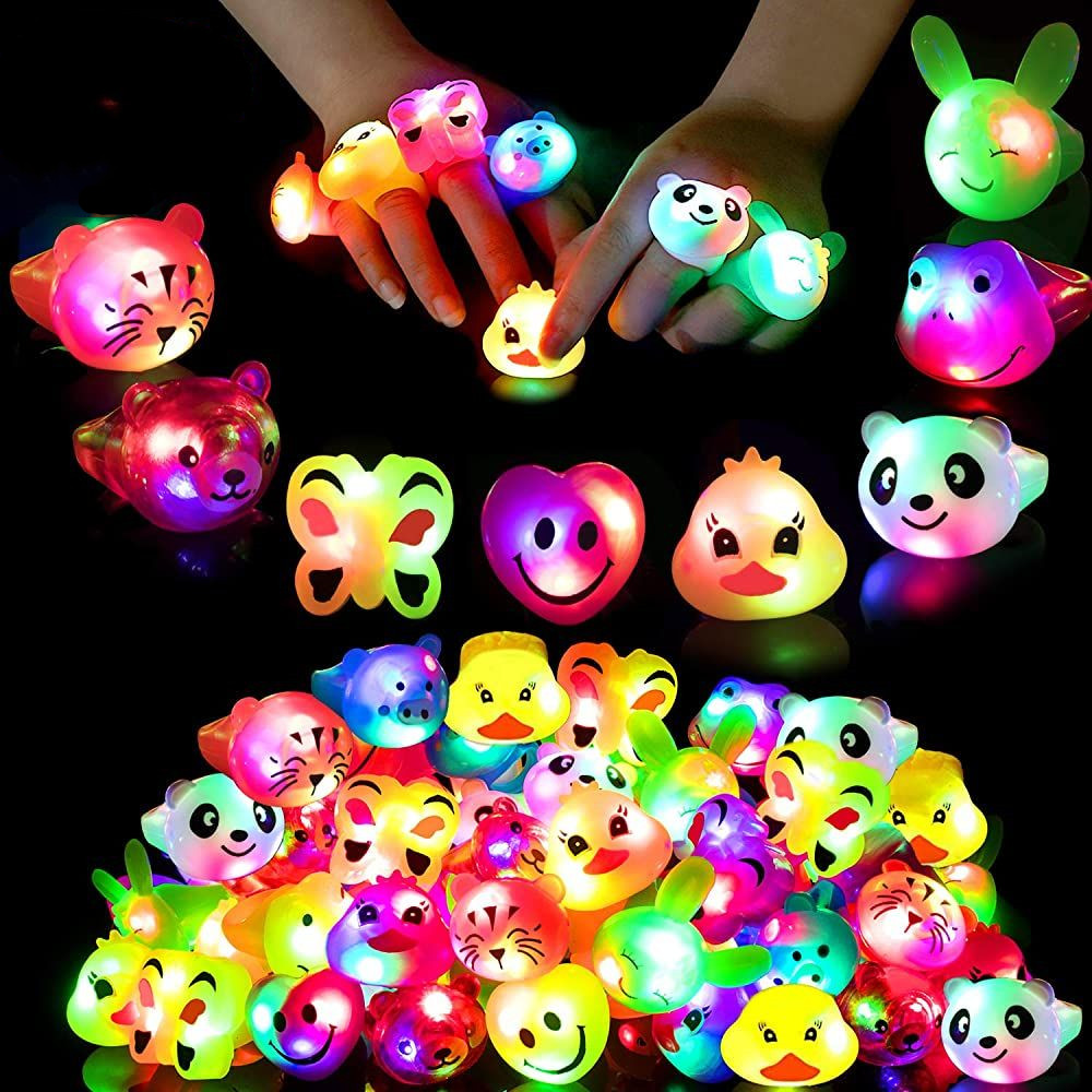 DJDK Party Supplies รางวัลห้องเรียนเรืองแสงตุ๊กตาของขวัญสำหรับเด็กเรืองแสงใน Dark แหวนเรืองแสงหลอดไฟวงแหวนแหวนนิ้วมือกระพริบได้ Light Up แหวน