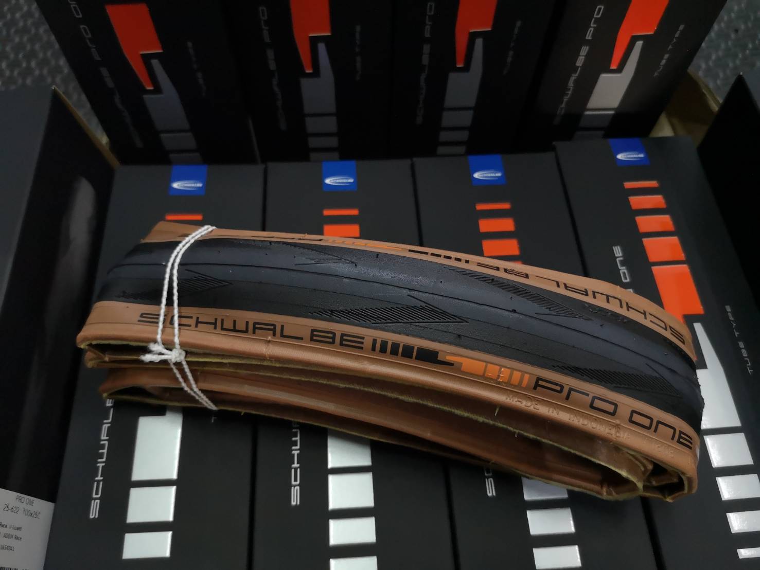 Schwalbe Pro One 700x25 ยางนอกเสือหมอบ tubeless เเละ tube-type ,  world's lightest tubeless tires