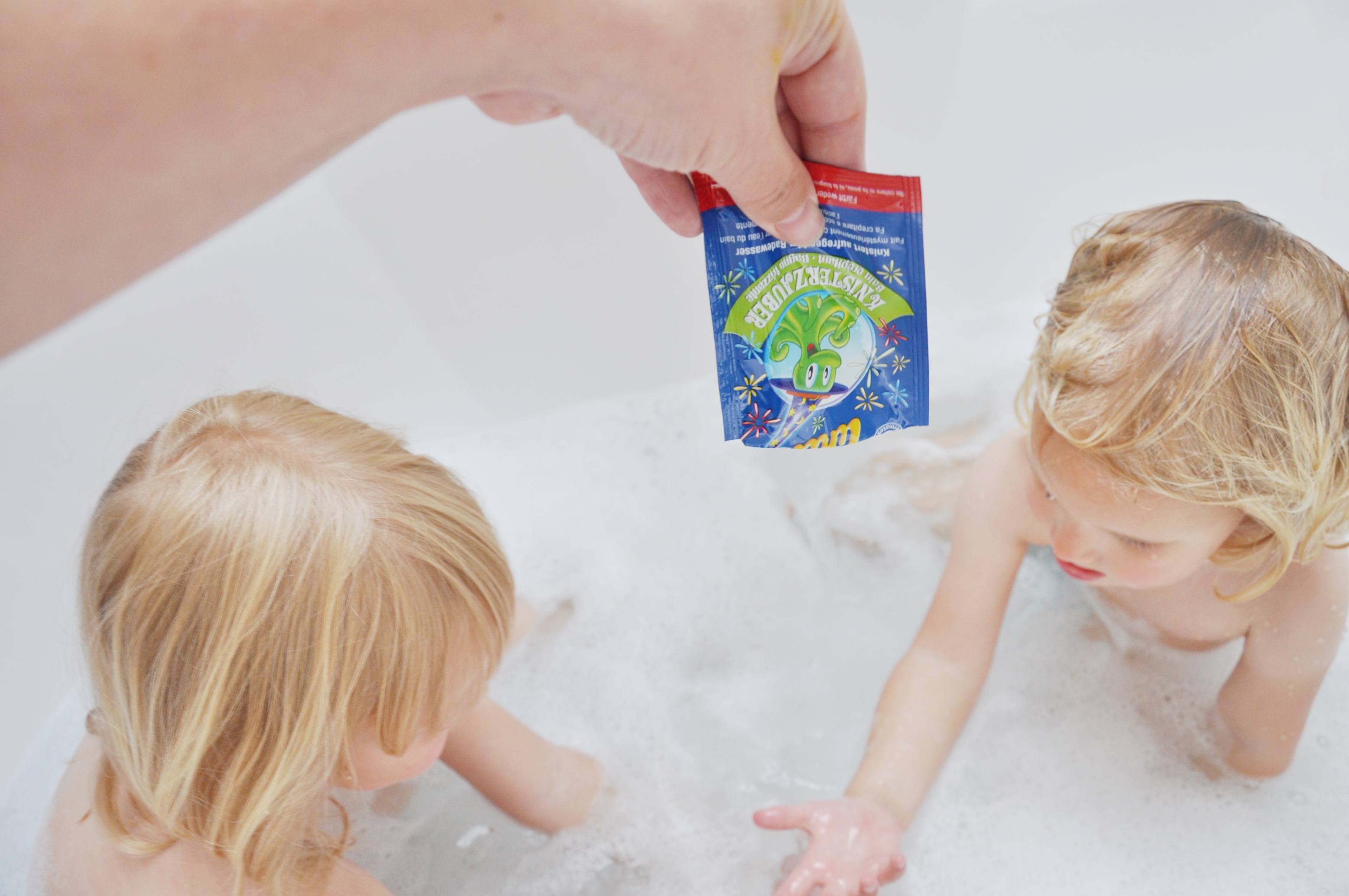 TINTI® ชุดของเล่นอาบน้ํา ไม้กายสิทธิ์ และเกลือทำเสียงในน้ำ ไร้สาร PEG ผลิตที่เยอรมนี Scientist Set สบู่เด็ก สบู่สี ของเล่นเด็ก baby kid soap toy