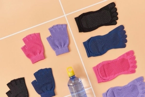 สินค้า Everyday By P Anti-slip Sock Glove set