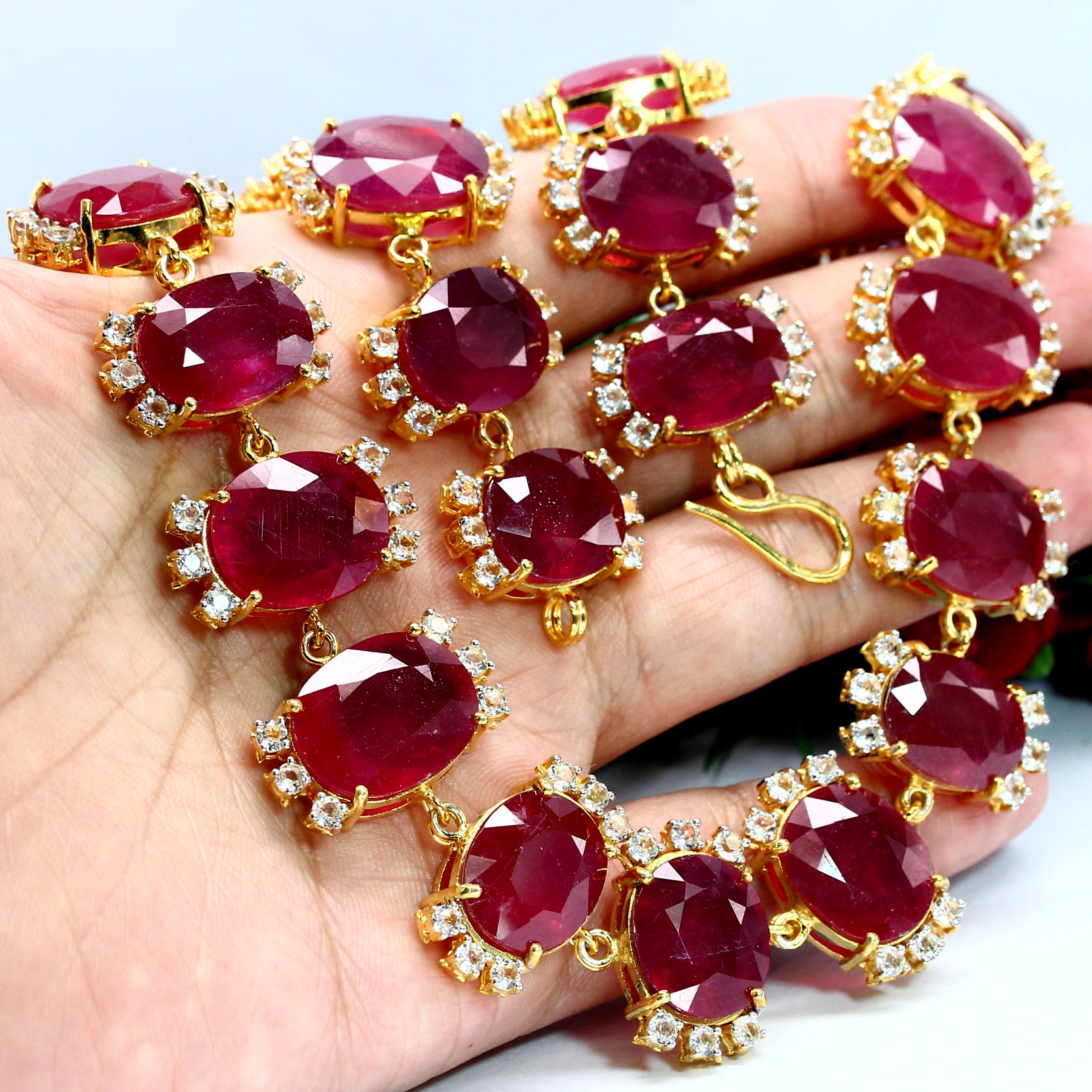 สร้อยคอพลอยทับทิม แท้ สีแดงเกรดสวย 15 x 19 mm. และ โทปาส สีขาว เงินแท้ 925 ชุบทอง 14k