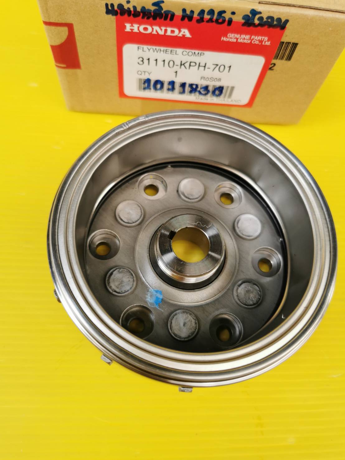 ล้อเเม่เหล็กเวฟ125i ไฟเลี้ยวบังลม  (หัวฉีด) ใส่รุ่นสตาทเท้า  และ สตาทมือ wave125i ปี2007-2012  แท้เบิกศูนย์HONDA  31110-KPH-701