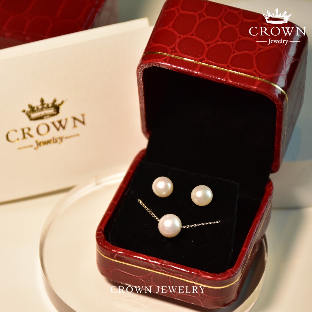 Crown Jewelry Official เซตเครื่องประดับ สร้อยคอ เงินแท้ พร้อมต่างหู ไข่มุกแท้ วัสดุเงินแท้ ชุบทองคำขาว ไม่ดำ ไม่ลอก ไม่คัน สร้อยคอ ต่างหู แฟชั่น
