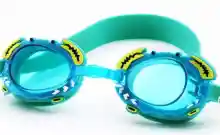 ภาพขนาดย่อของภาพหน้าปกสินค้าชุดอุปกรณ์ แว่นว่ายน้ำ สำหรับเด็ก Swim Goggles Set for Kids มีหมวกว่ายน้ำ + แว่นว่ายน้ำ ครบชุด จากร้าน Cosco บน Lazada ภาพที่ 9