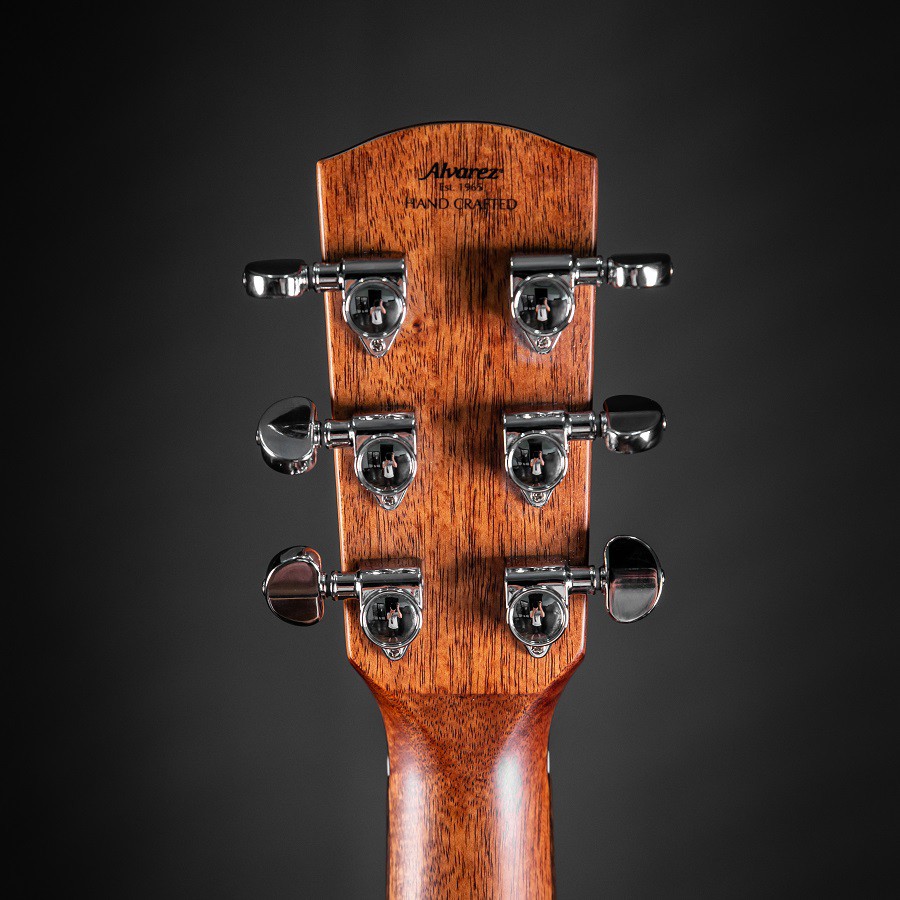 Alvarez AG70WCEAR กีตาร์โปร่งไฟฟ้า Top Solid (Solid A+ Sitka Spruce / Walnut) w/ Flamed Maple Armrest