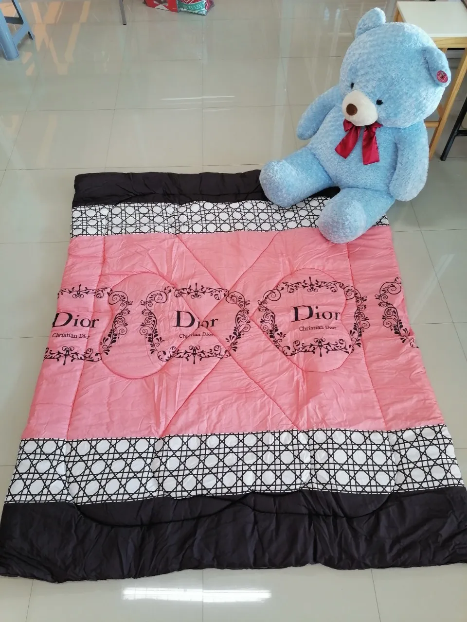 ผ้าห่มนวม ผ้าห่ม ขนาด 6 ฟุต เกรดพรีเมี่ยม เนื้อผ้านุ่ม คอตตอน 100% สีไม่ตก ผ้าไม่กอง ลายลิขสิทธิ์ เหมาะกับทุกวัย