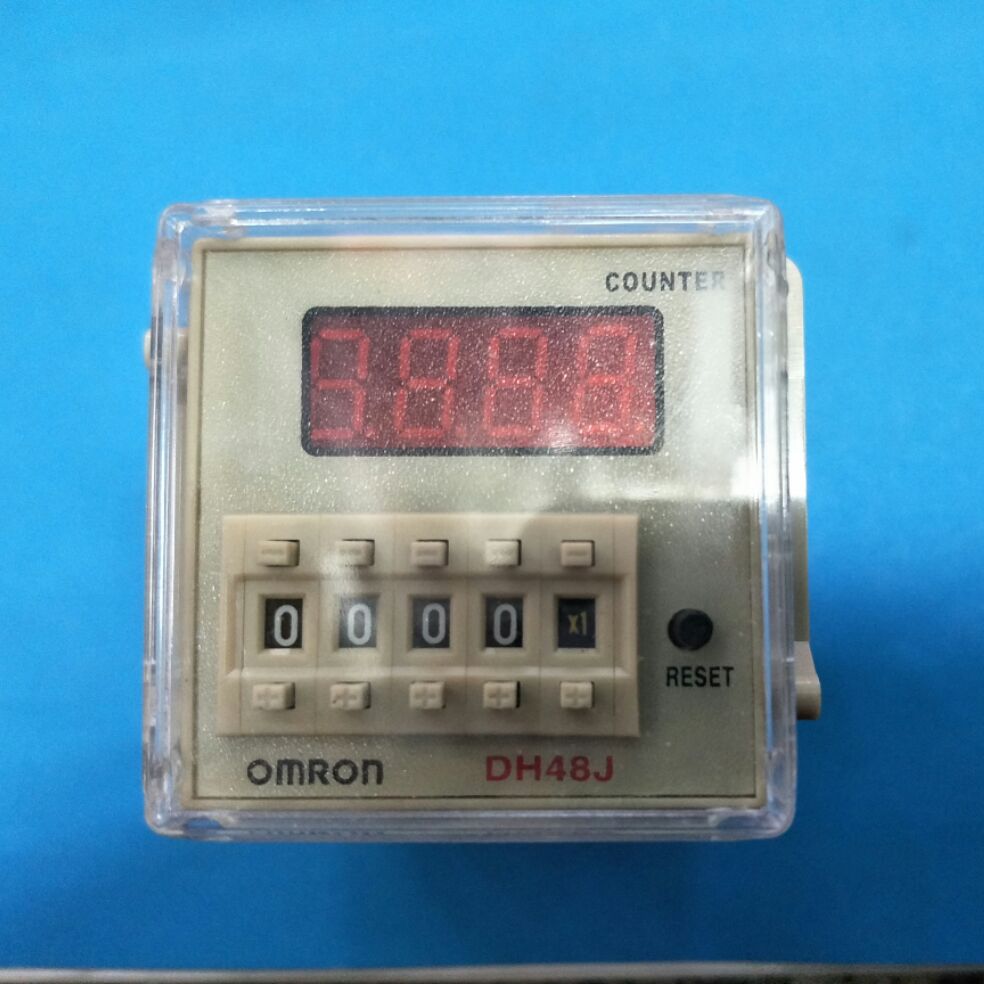 Counter DH48J-A 220VAC 50/60Hz OMRON Contact:5AAC Resistor Load ซ็อกเก็ต11ขากลม ใหม่แท้