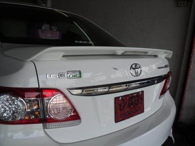 สปอยเลอร์หลัง Toyota Altis 08-12  พร้อมไฟเบรค (สีขาว)
