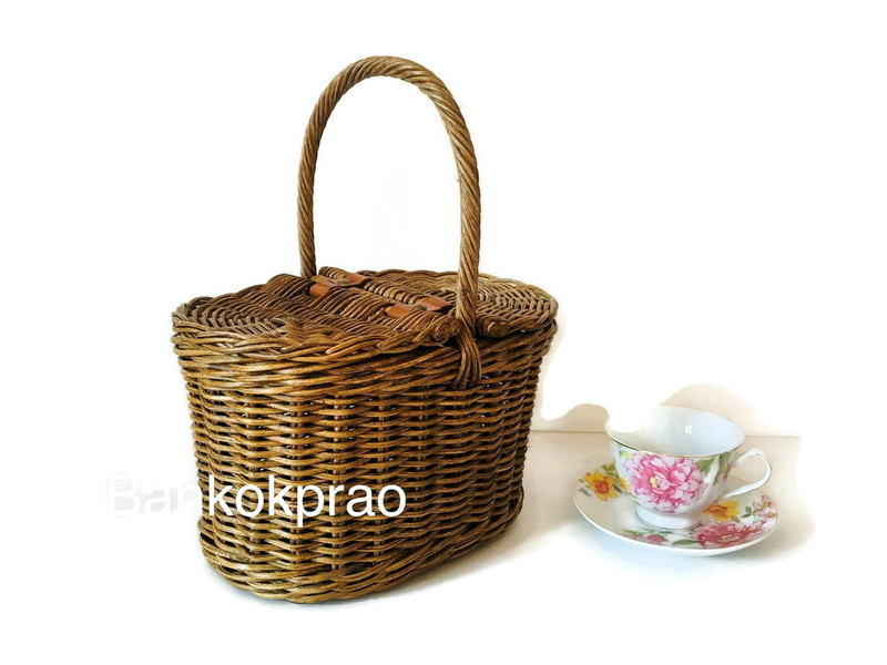 ตะกร้าหวาย ตะกร้า ตะกร้าปิคนิค กระเป๋าหวาย กระเป๋าสาน ใบเล็ก มี 3 แบบ (สีดำ/สีโอ๊คดำ/สีเบจ) Handmade Basket Size W18xL27xH17 cm  Bankokprao  Handmade Camping สี ดำ สี ดำ
