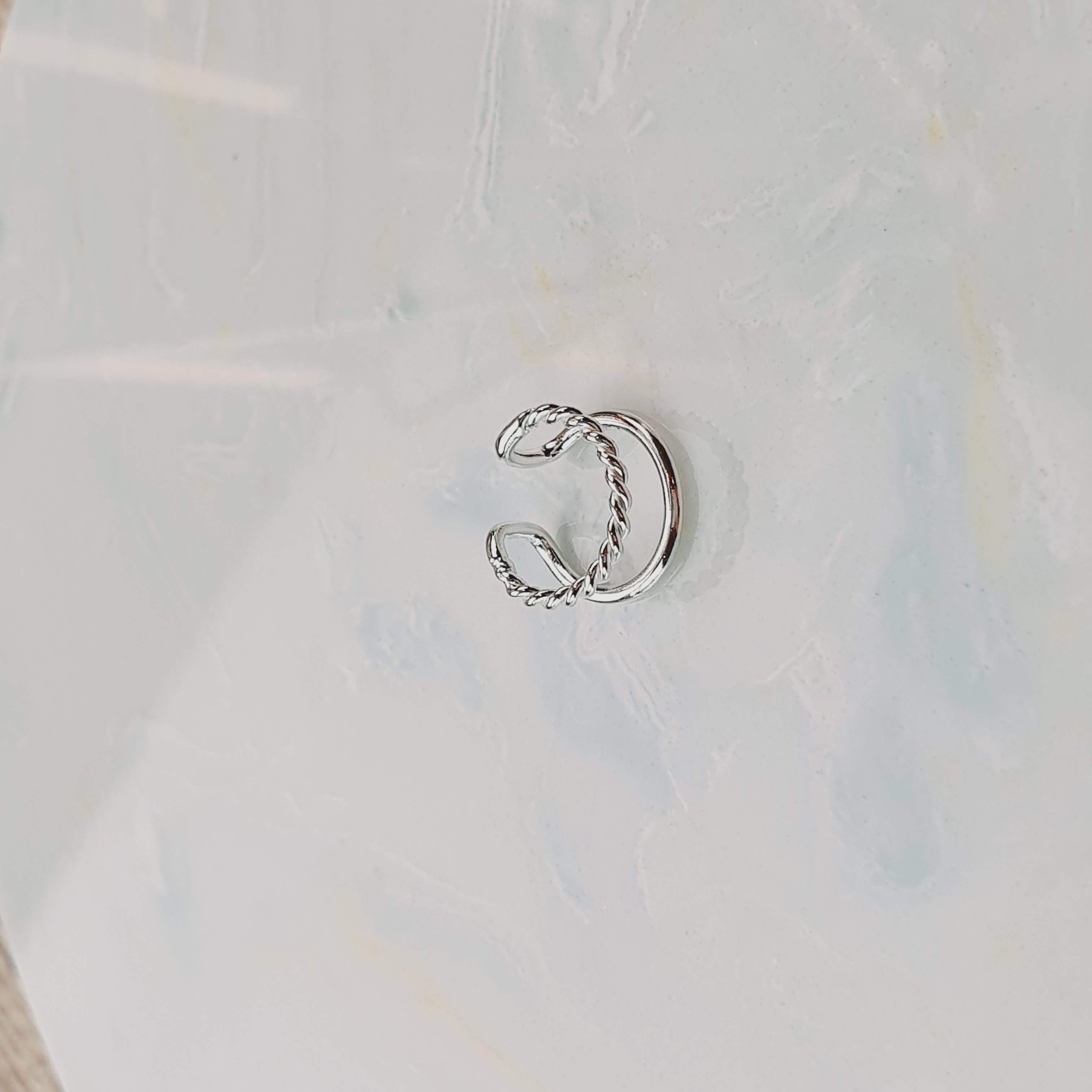Chi.bkk Twisted earcuff sterling silver 92.5% (price per piece) l RC-4 earcuff เงินแท้ 92.5% (ราคาต่อชิ้น)