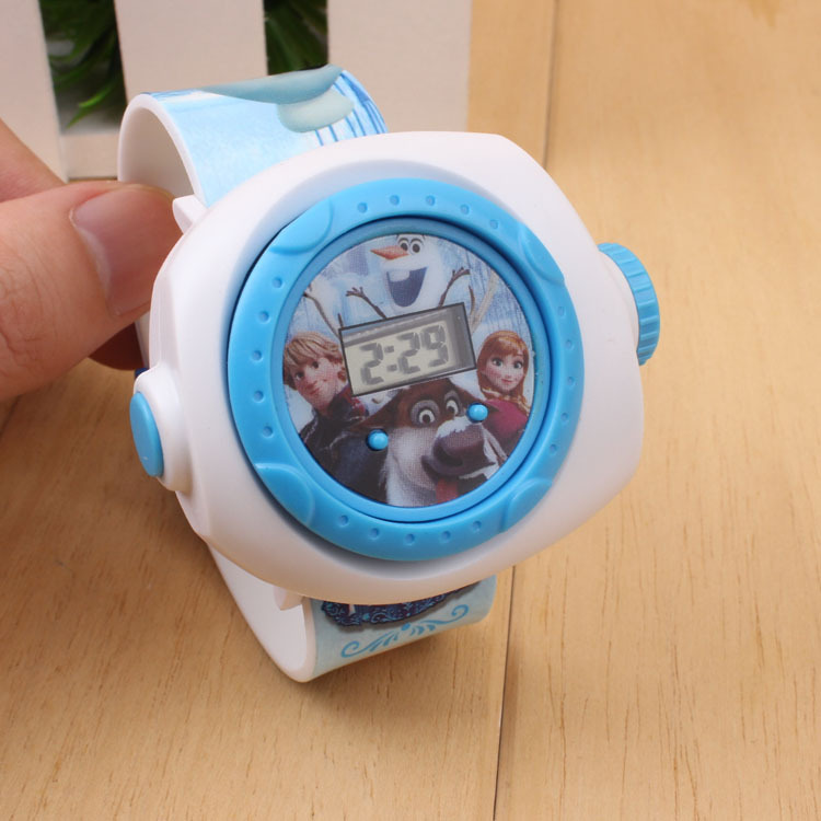 หมูpegiหิมะเจ้าหญิงเด็กสาวของเล่นรูปแบบการฉายนาฬิกาสามารถโยน20นาฬิกาอิเล็กทรอนิกส์ฉายส่องสว่าง