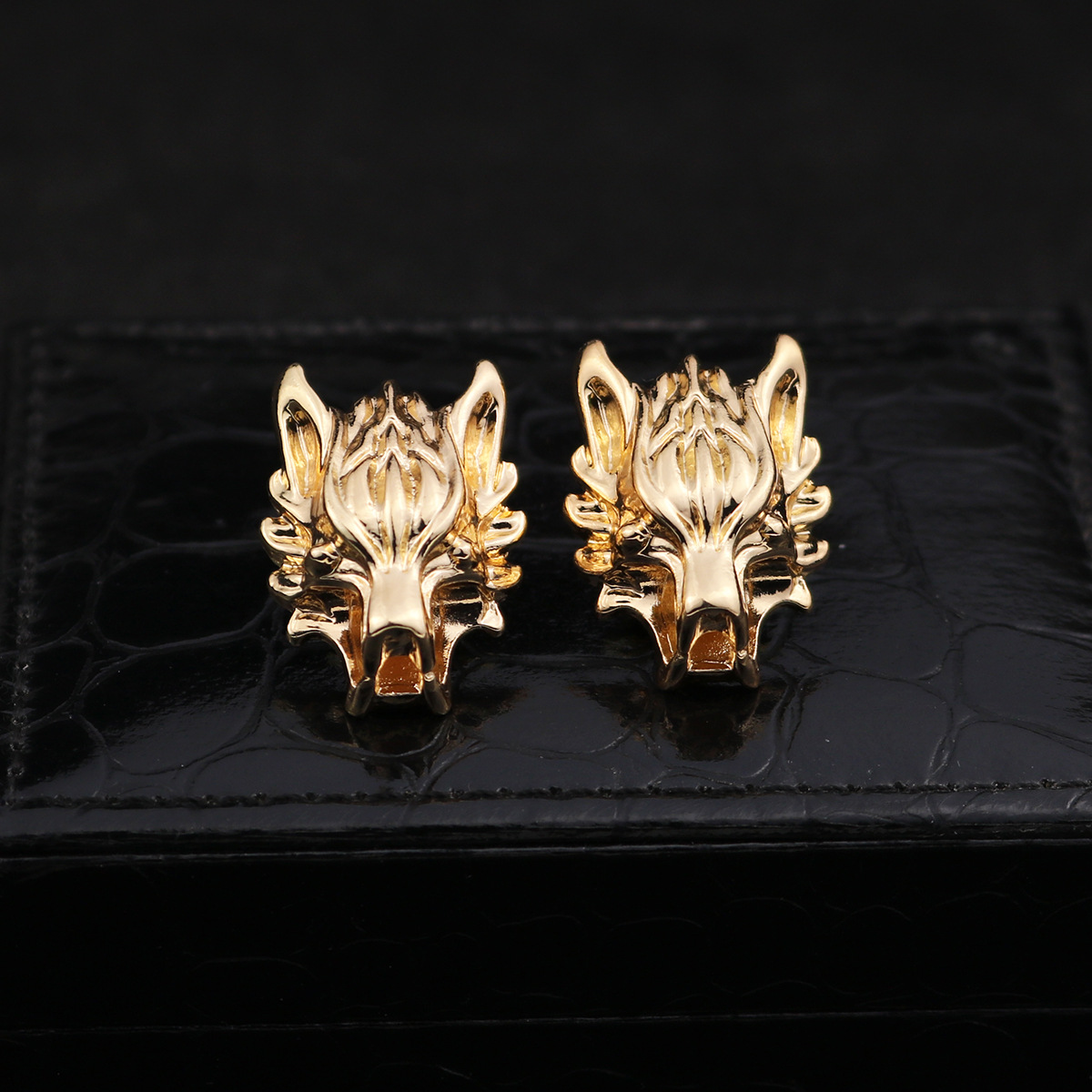 1 Pair Personality Fashion Alloy Wolf Shape Men's Women's Metal Long Chain Tassel Brooch Pin Unisex Shirt Collar Lapel Pins Brooches Gift Jewelry Shirt Studs