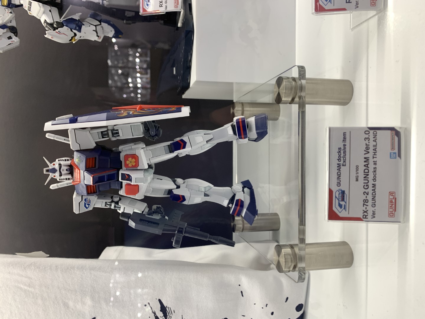 BANDAI SPIRITS_MG 1/100 RX-78-2 Gundam Ver 3.0 Ver Gundam Docks at