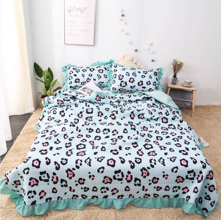 nongjibjip  2351 ชุดผ้าคลุมที่นอน ผ้าคลุมเตียง 8 ฟุต (210*230) cm. 3 ชิ้น  น่ารัก สีสัน สวยงาม แนว วินเทจ