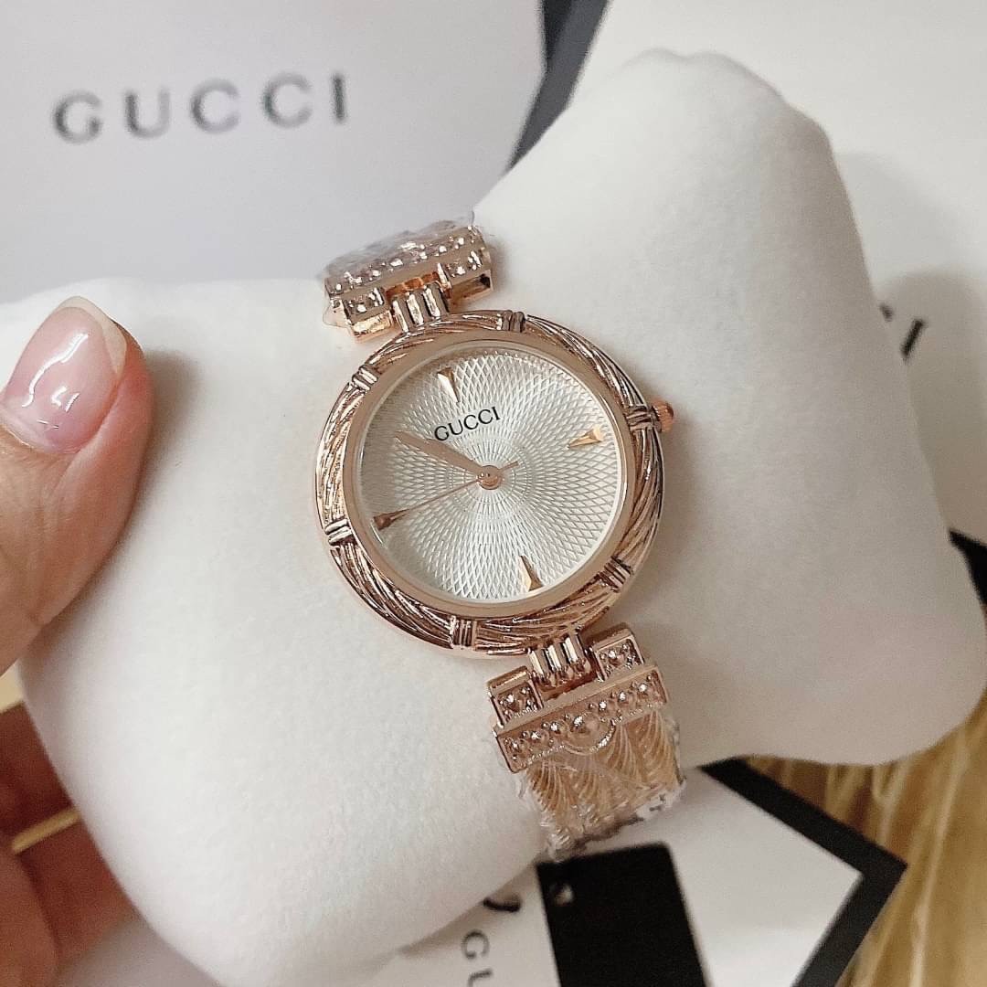 นาฬิกาข้อมือGUCCIนาฬิกาสายเลส-ขนาดหน้าปัด 32 mm พร้อมกล่องแบรนด์สินค้ามี ถ่าน ผ้าเช็ค ถุงผ้าแถมให้นะคะ