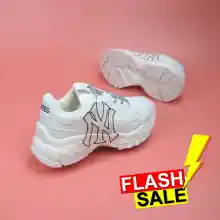 ภาพขนาดย่อของภาพหน้าปกสินค้ารองเท้าแฟชั่นMLB size 36-42 รองเท้าแฟชั่น รองเท้าลำลอง สินค้าพร้อมส่ง จากร้าน Sneaker.Best บน Lazada ภาพที่ 2