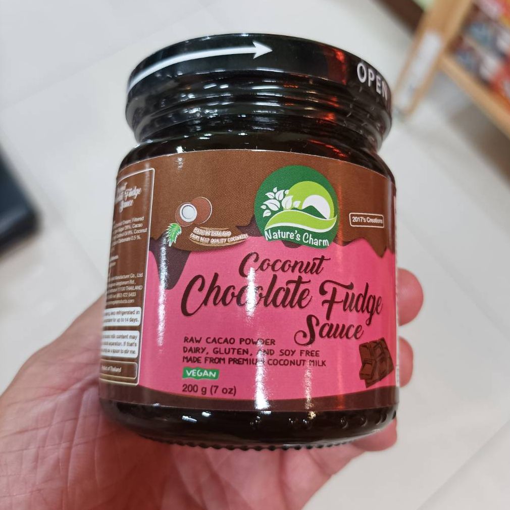 Vegan Nature's Charm Chocolate Fudge Sauce ซอสช็อคโกแลตฟัดจ์มะพร้าว  แยมช็อคโกแล็ต ไร้สารกันบูด ปราศจากนม กลูเตน ถั่วเหลือง Free of Milk, Soy, Gluten, No Preservative