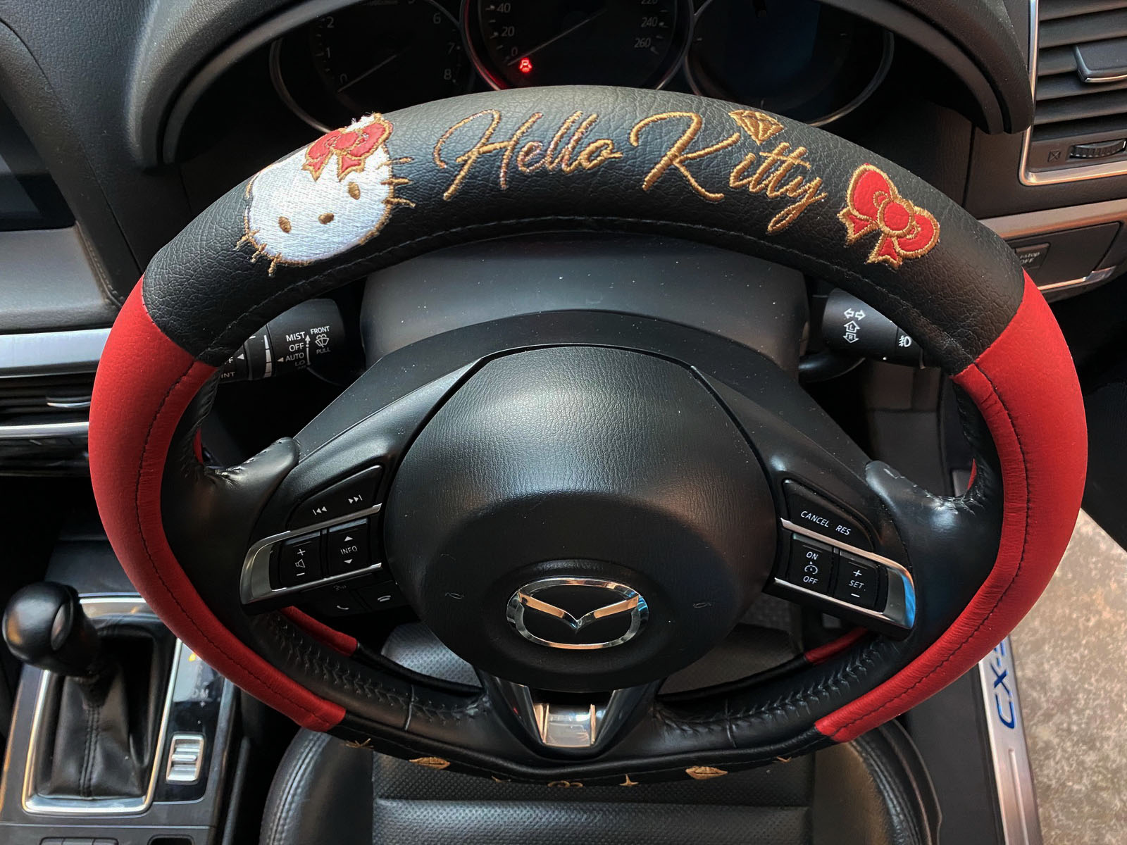 ลิขสิทธิ์แท้ เฮลโล คิตตี้ ที่หุ้มพวงมาลัย หนังเทียม ตกแต่งรถยนต์ สีดำแดง Hello Kitty Sanrio Faux Leather Car Steering Wheel Cover Black