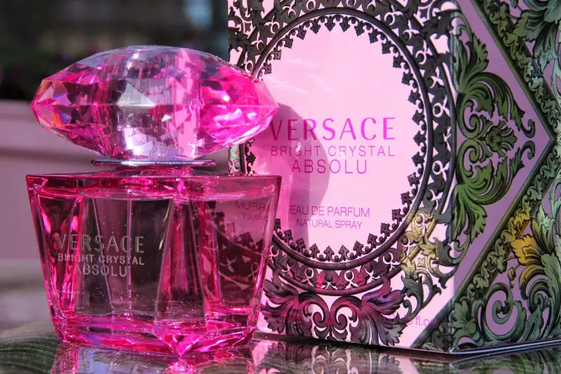 ภาพสินค้าแท้กล่องซีล New Package Versace Bright Crystal Absolu EDP 90ml จากร้าน Beauty Studio Shop บน Lazada ภาพที่ 3