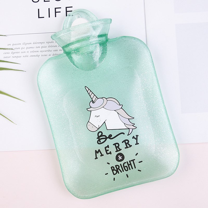 HOT WATER BAG กระเป๋าน้ำร้อน กระเป๋าใส่น้ำ ร้อน ลายน่ารัก ขนาด : 21cm X 13cm ผลิตจากยางธรรมชาติ อายุการใช้งานยาวนานทนต่อความร้อนสูง