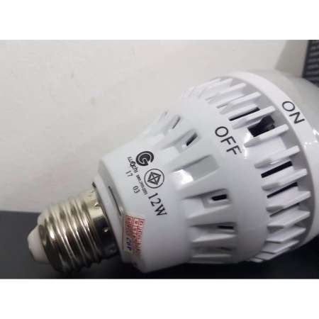 หลอดไฟอัจฉริยะ อัตโนมัติ เมื่อไฟดับ แสงเดยไลท์  Iwachi Emergency LED 12W 2 หลอด