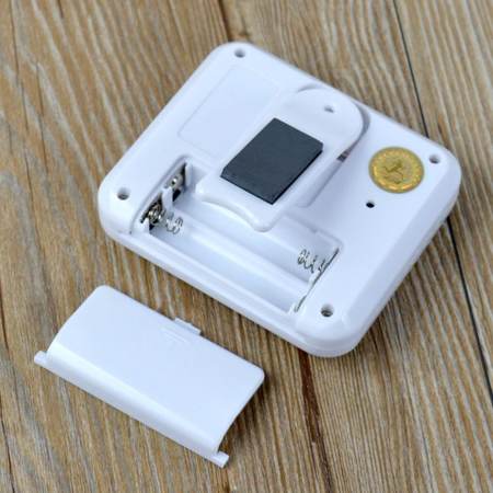 นาฬิกาจับเวลาเดินหน้าถอยหลังสีขาว