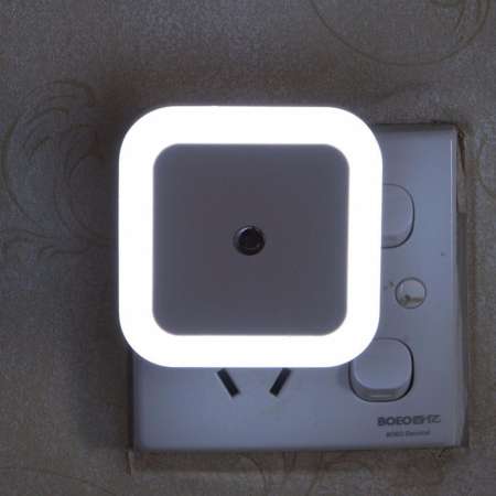 SPZ นาฬิกาปลุก ตั้งโต๊ะ ติดผนัง LED พร้อมวันที่ ขนาด 7 นิ้ว ไฟสีแดง ฟรี  ไฟติดผนังระบบเซ็นเซอร์ ติดเมื่อมืด (ทรงสี่เหลี่ยมคละสี)