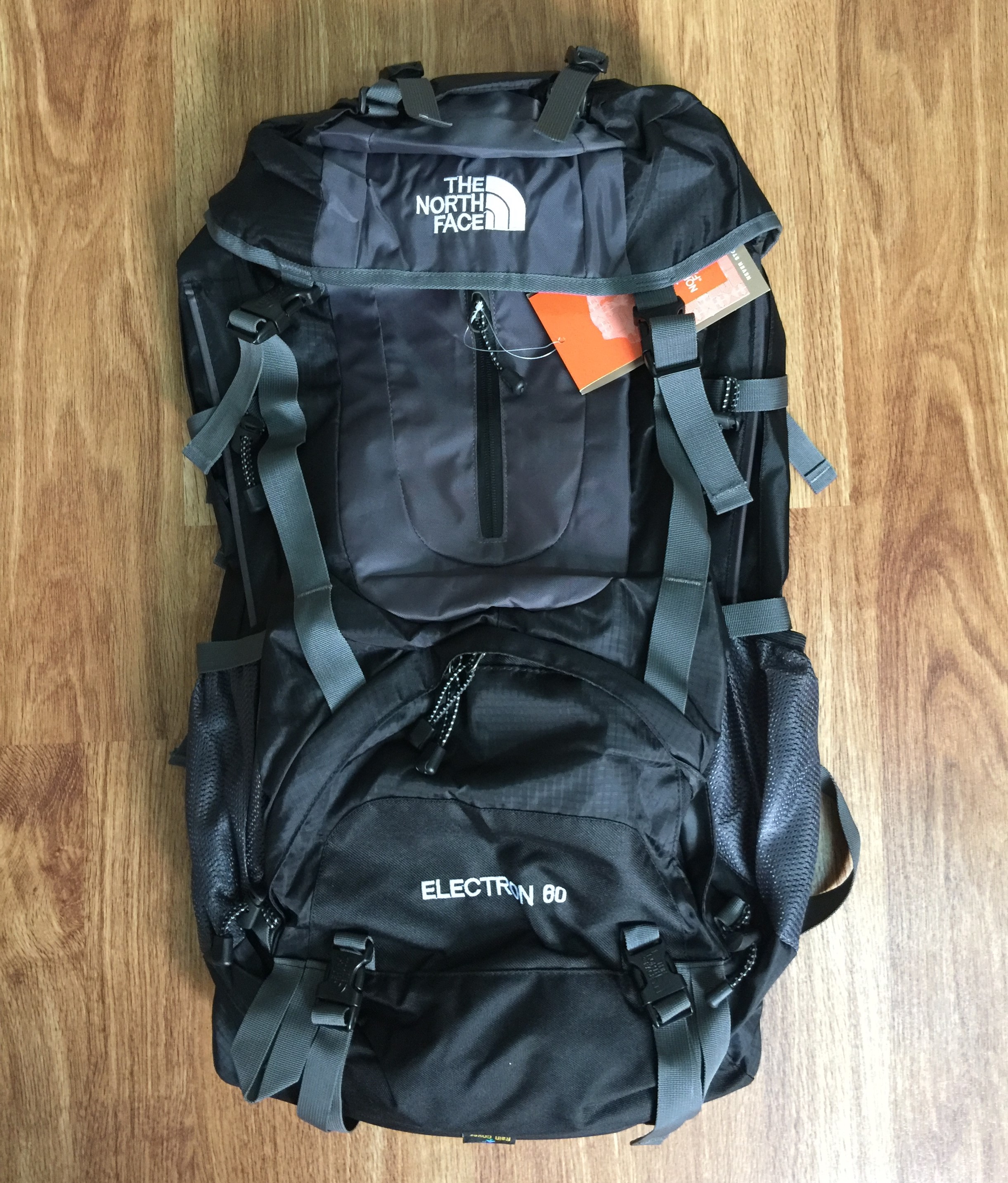 กระเป๋าเป้เดินทาง The North Face Electron 60L โครงเหล็กหนุนหลังพร้อมผ้าคลุมกันฝน