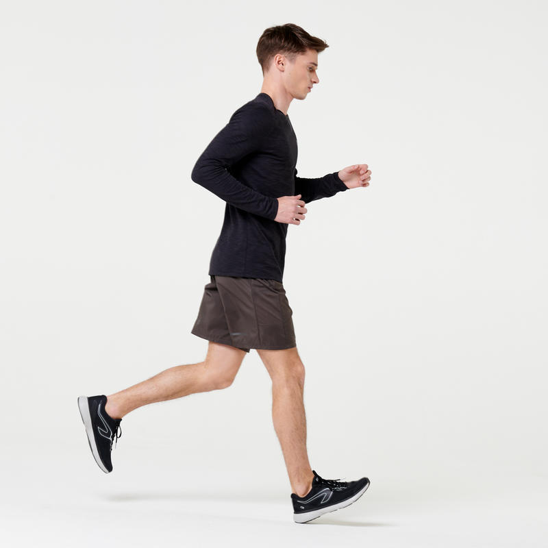 กางเกงขาสั้นผู้ชายสำหรับใส่วิ่งรุ่น RUN DRY+ (สีกากี)รองเท้าและเสื้อผ้าสำหรับผู้ชาย
