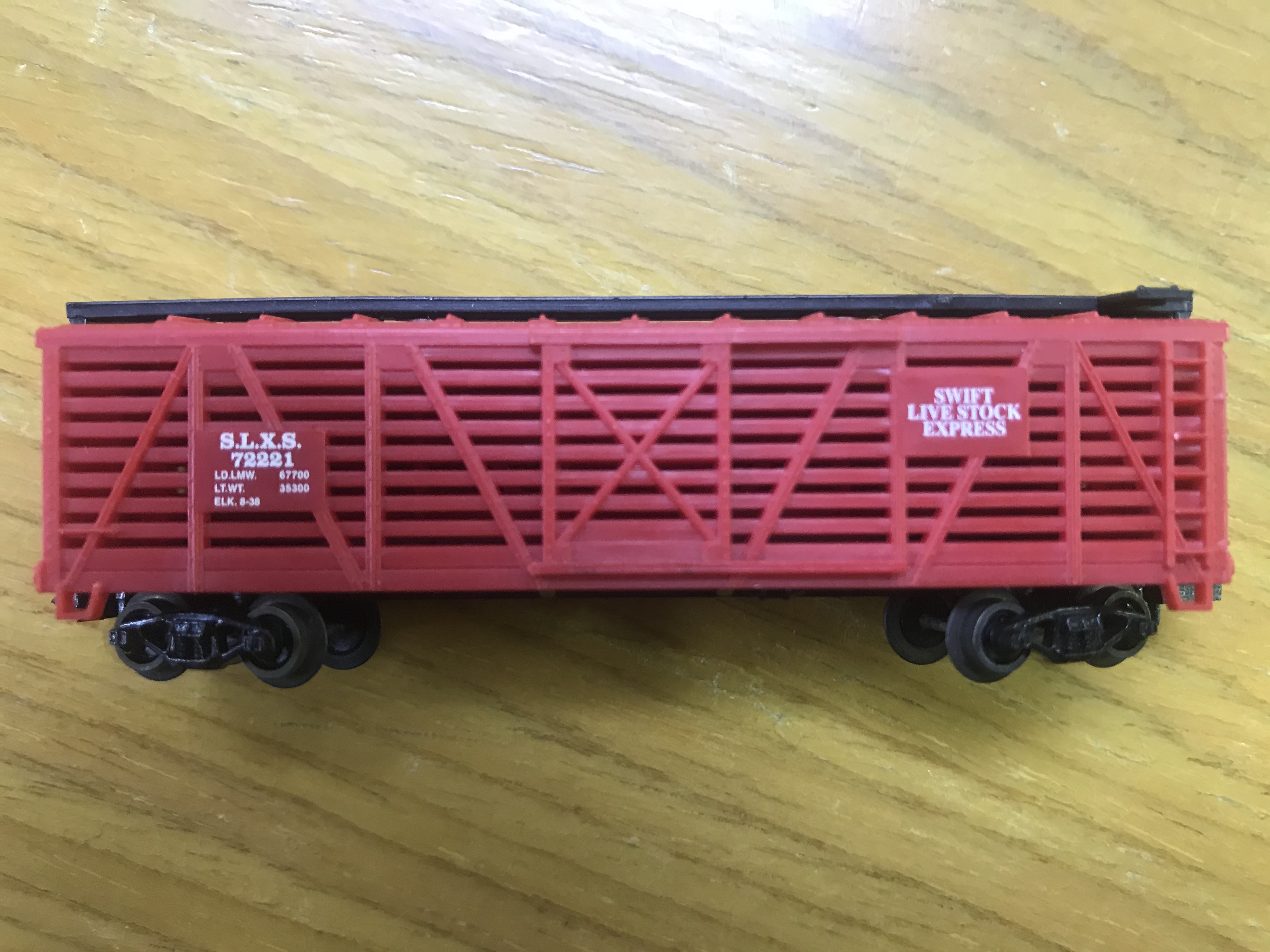 Preowned N Scale Bachmann Red Freight wagons.